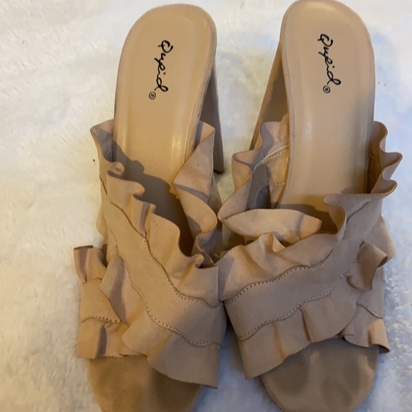 Hard to let go of!!!! LOVE!!Everything ab these heels is so unique and girly:) - Picture 6 of 8